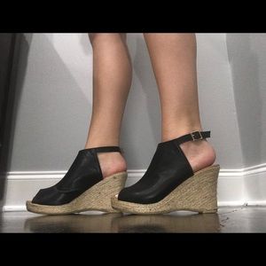 Black and Tan wedges!